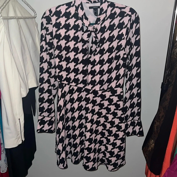 FOREVER 21 Pink & Black Houndstooth Mini Dress NWT Small - Picture 6 of 12